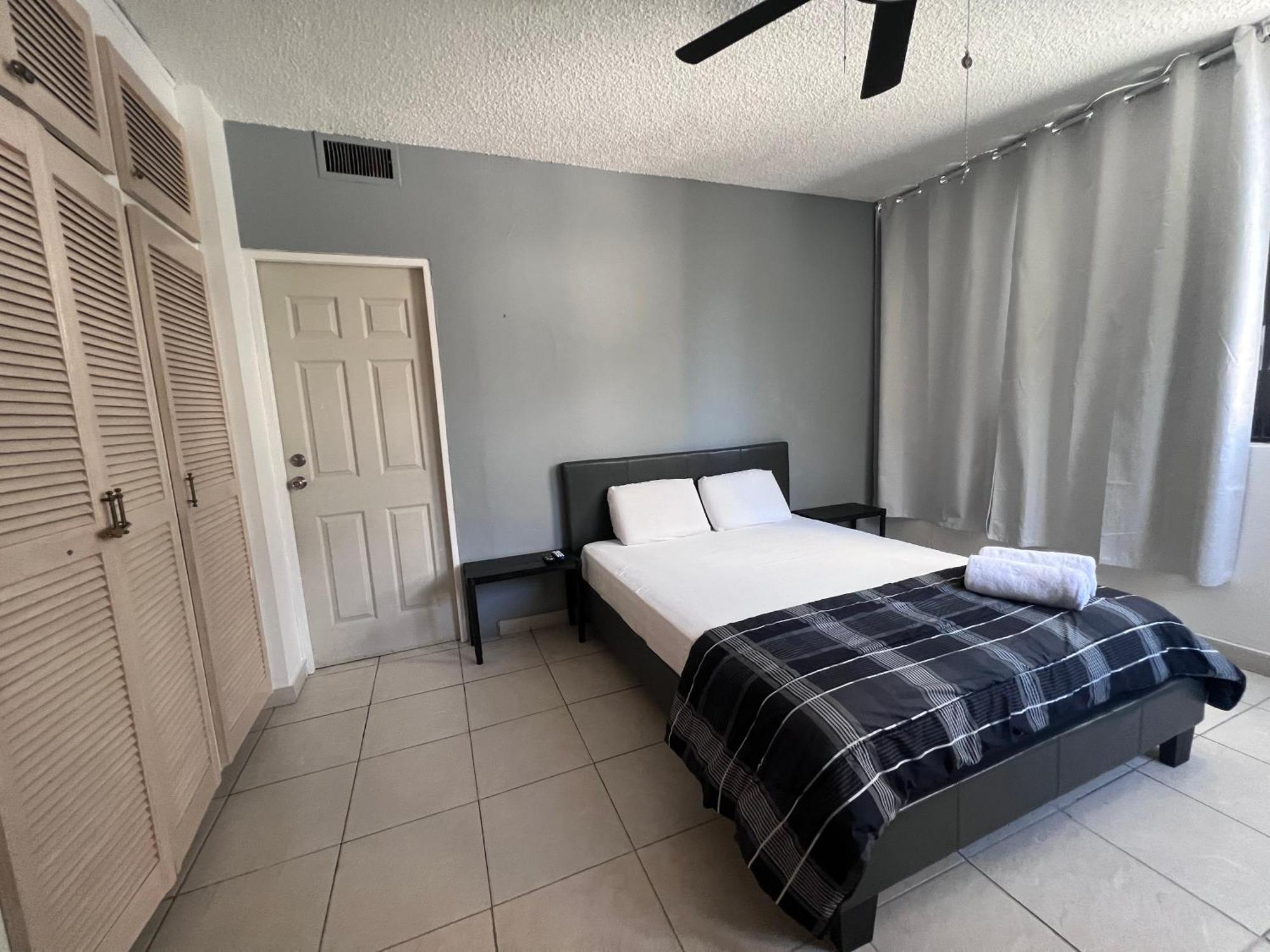 Centrica Y Espaciosa Con A/a Homestay